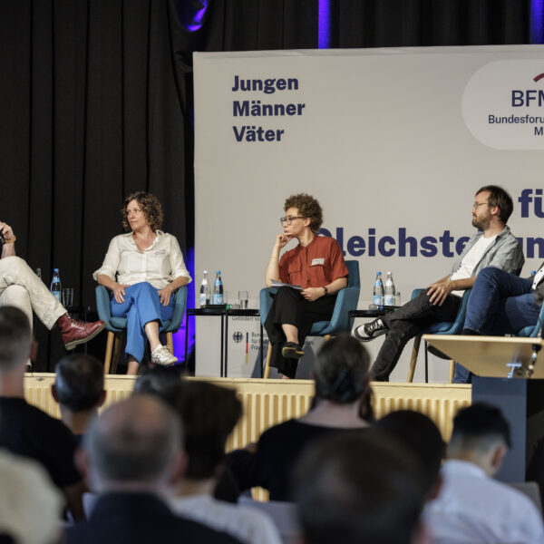 Bfm fachtag: spielarten des hasses: maenner und maennlichkeiten in extremismus und antifeminismus